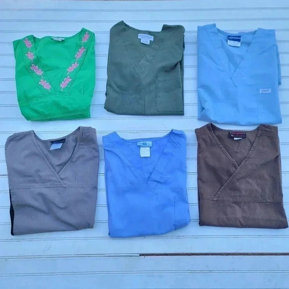 Lot Of 6 Womens Scrub Uniform Tops Blue Brown  Green Cherokee SB Sz M - Picture 1 of 8